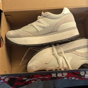 New Balance women's Cream Sneakers